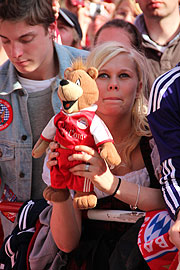 Fans am Marienplatz (©Foto: Martin Schmitz)